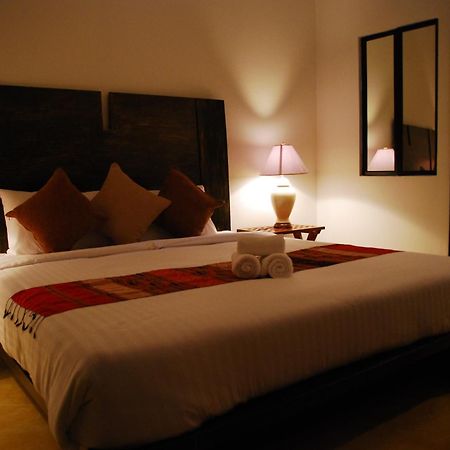 Отель The Travellers Arms Чиангмай Экстерьер фото