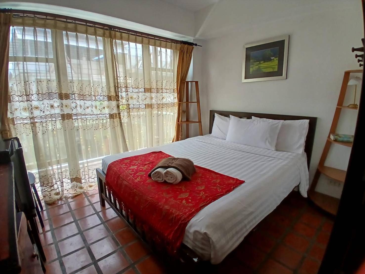 Отель The Travellers Arms Чиангмай Экстерьер фото