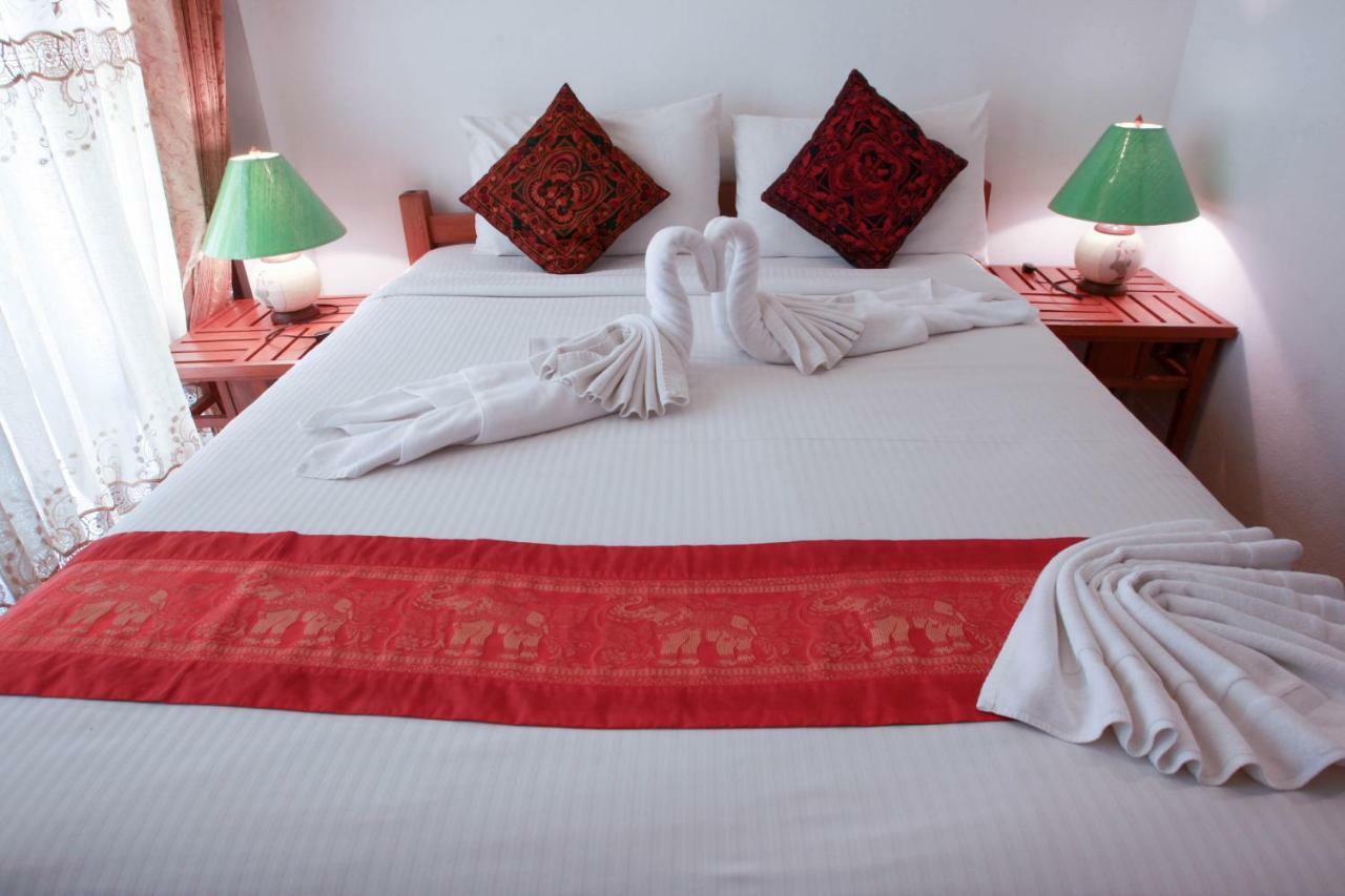 Отель The Travellers Arms Чиангмай Экстерьер фото