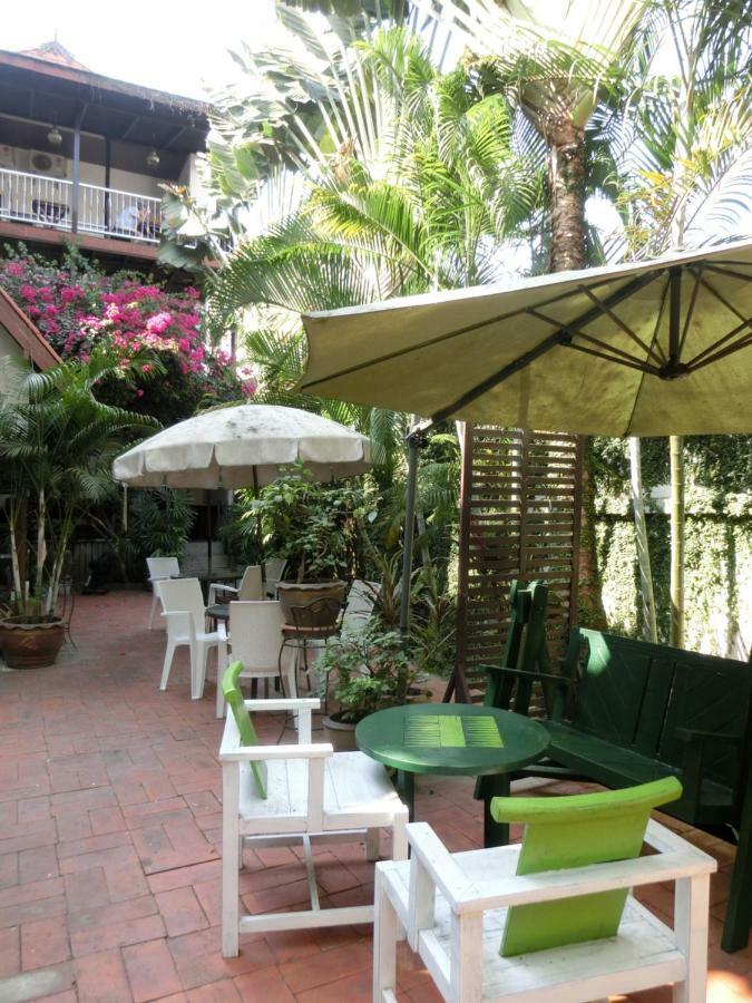 Отель The Travellers Arms Чиангмай Экстерьер фото