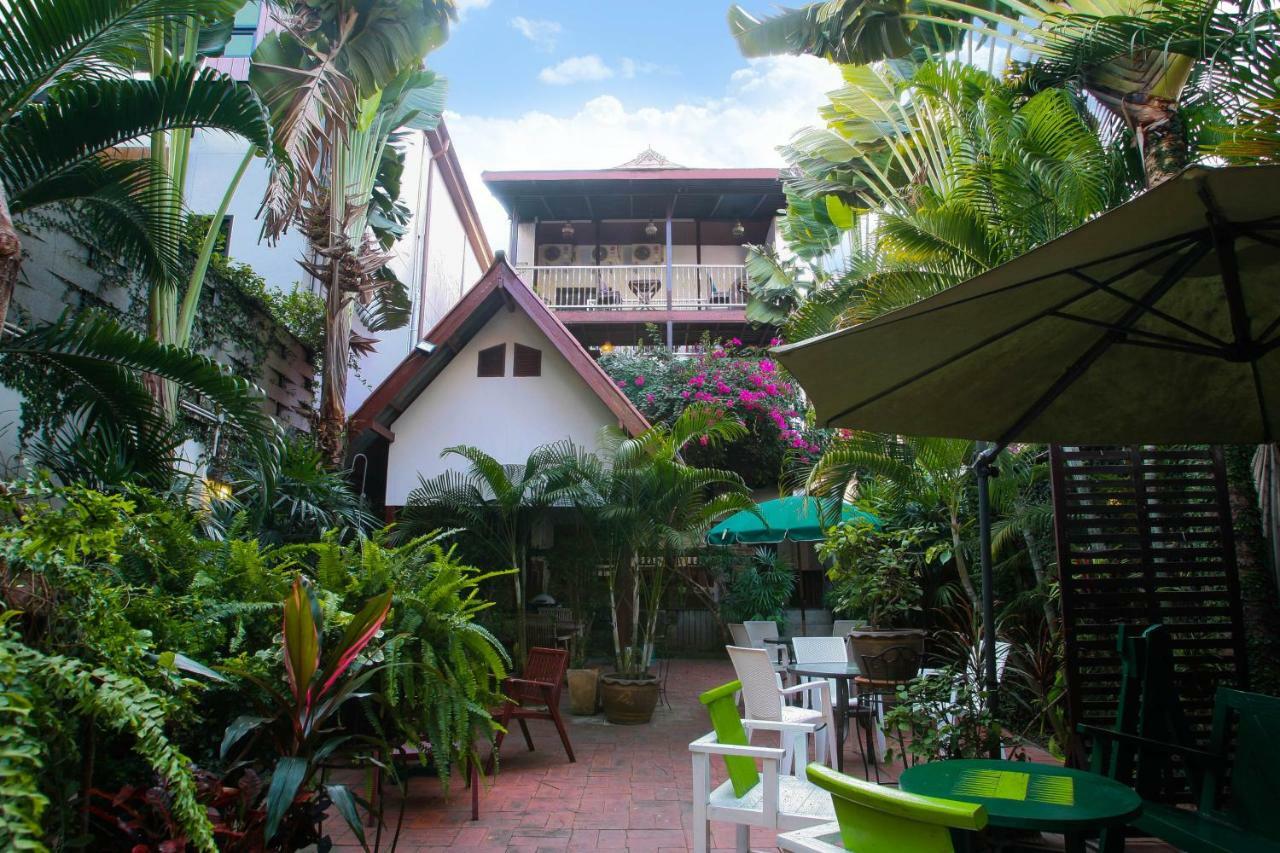 Отель The Travellers Arms Чиангмай Экстерьер фото