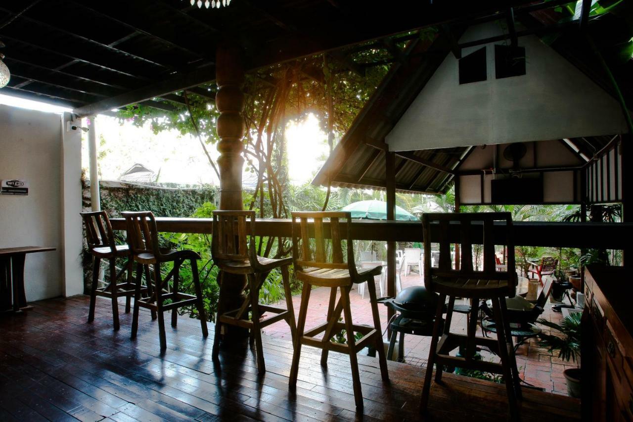 Отель The Travellers Arms Чиангмай Экстерьер фото