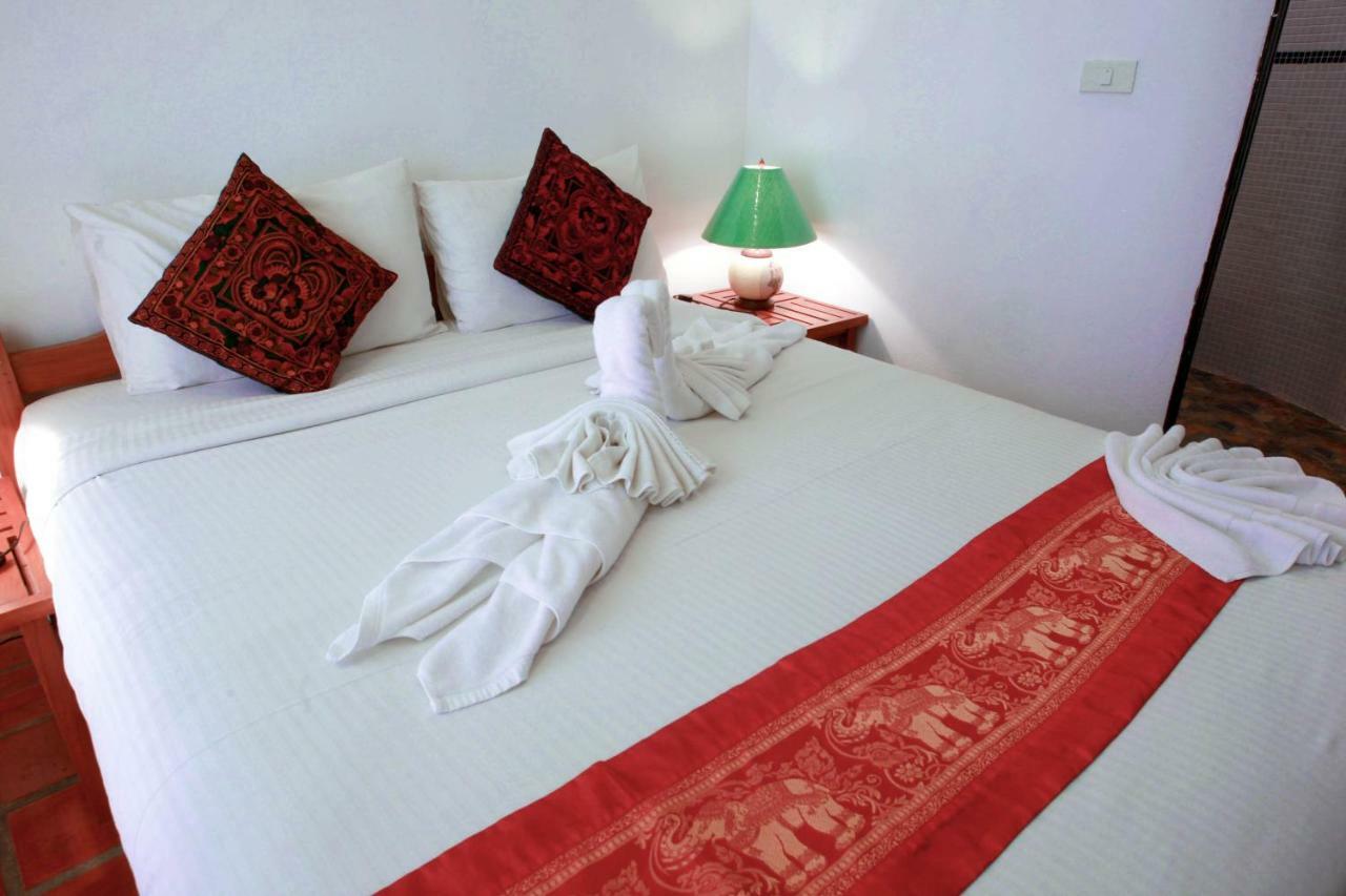 Отель The Travellers Arms Чиангмай Экстерьер фото
